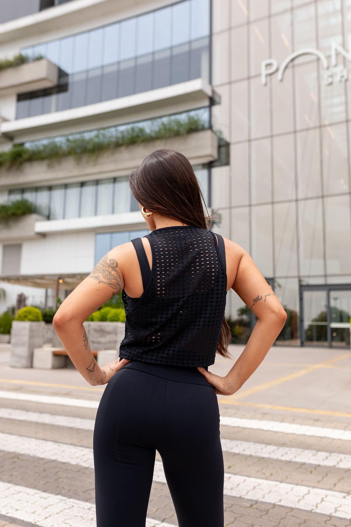 CAMISETA DE TIRANTES DE RED NEGRA